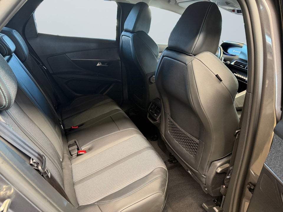 Peugeot 3008 1,6 Hybrid4 Allure Pack Limited EAT8 5d