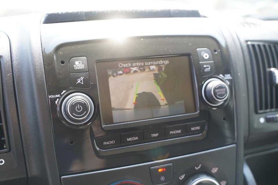 Peugeot Boxer 335 2,2 BlueHDi 140 L3H2 Premium