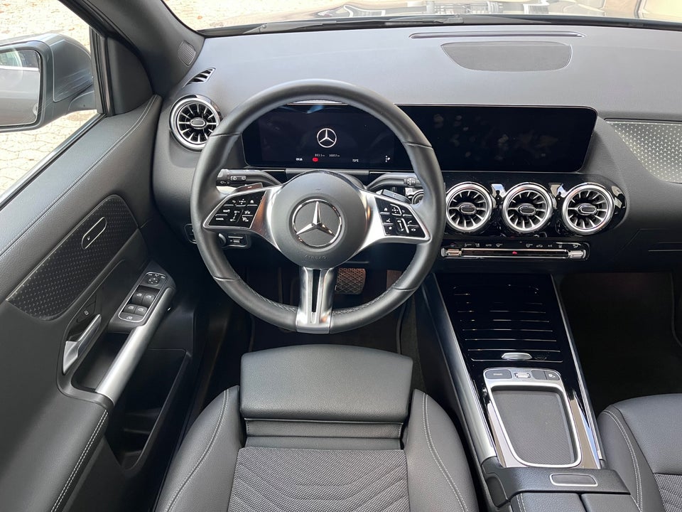 Mercedes EQA300 Progressive 4Matic 5d