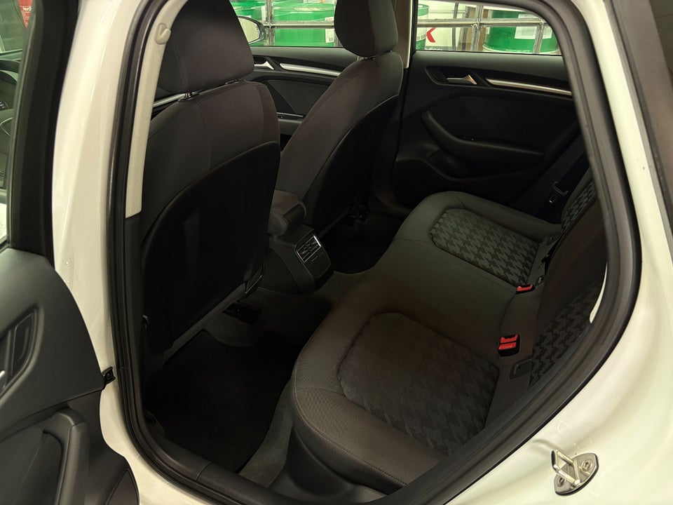 Audi A3 1,4 TFSi 125 Ambiente Sportback 5d