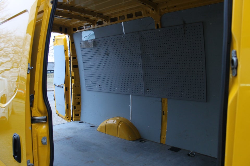 Iveco Daily 2,3 35C13 12m³ Van