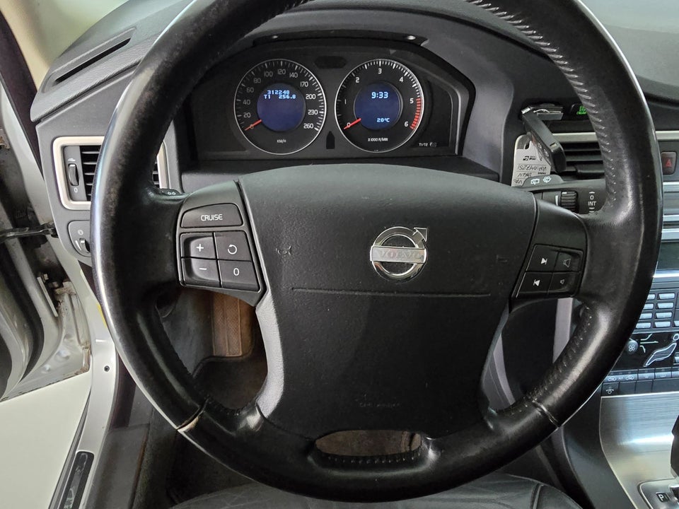 Volvo V70 2,4 D5 205 Summum aut. 5d