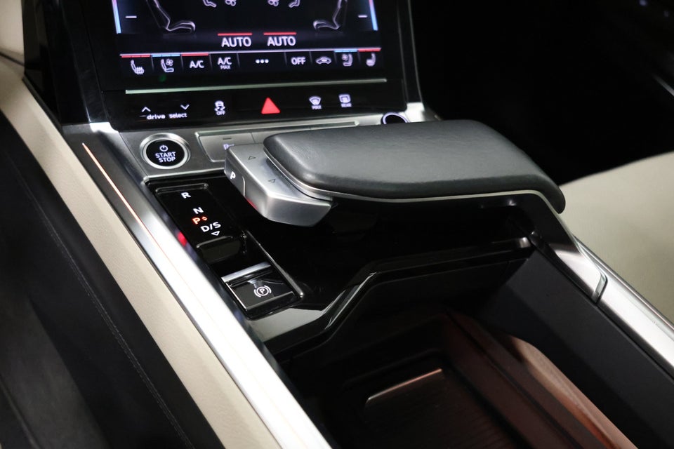 Audi Q8 e-tron 55 Advanced quattro 5d