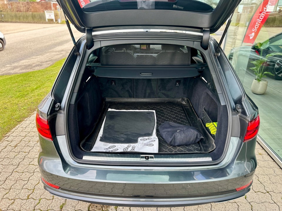 Audi A4 40 TDi S-line S-tr. 4d