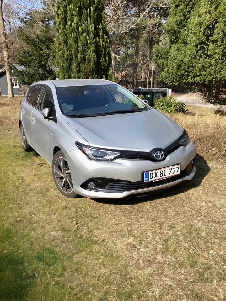 Toyota Auris 1,8 Hybrid H2 Selected CVT 5d