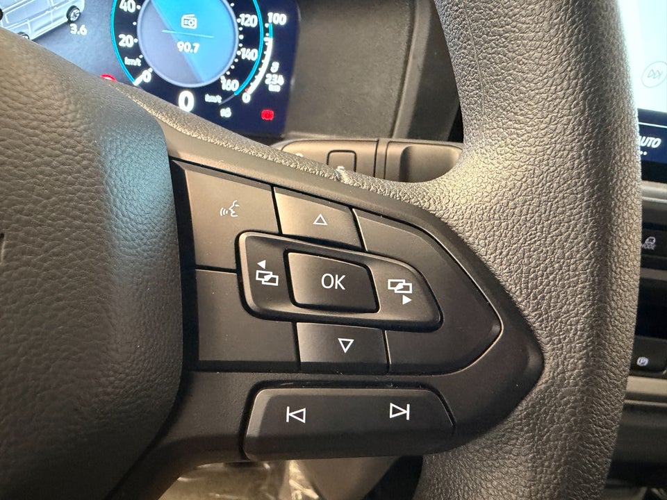 VW e-Caravelle 64 Basis SWB