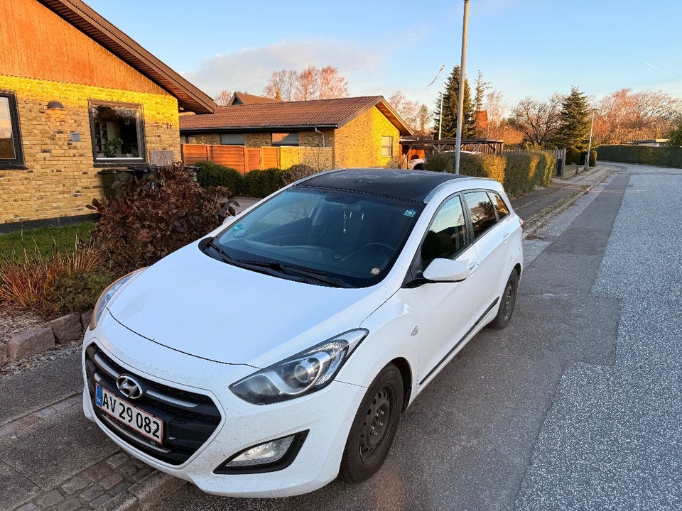 Hyundai i30 1,6 CRDi 110 Premium CW 5d