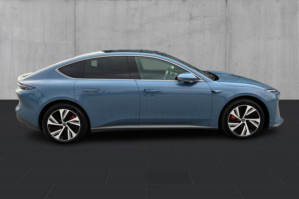 NIO ET5 75 Standard Range 4d