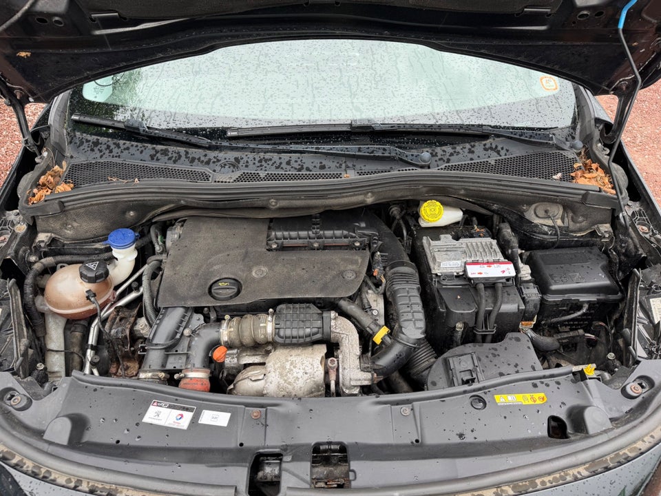 Peugeot 2008 1,6 BlueHDi 100 Allure 5d