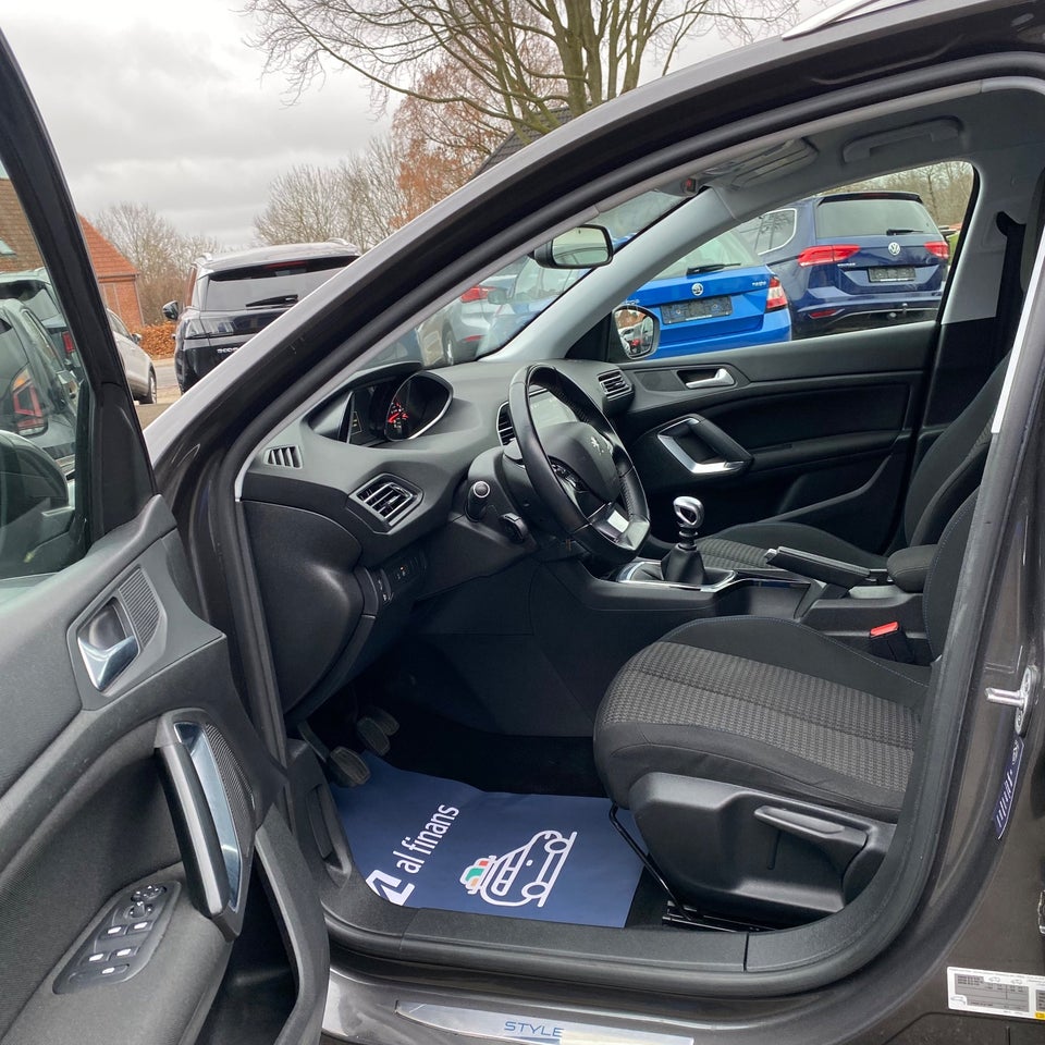 Peugeot 308 1,5 BlueHDi 130 Style SW 5d