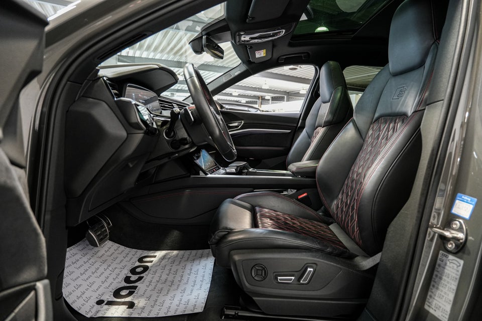 Audi Q8 e-tron 55 S-line quattro 5d