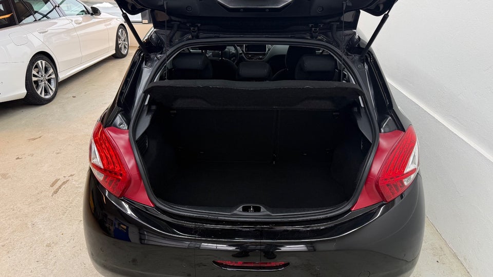 Peugeot 208 1,2 VTi Allure Sky 5d