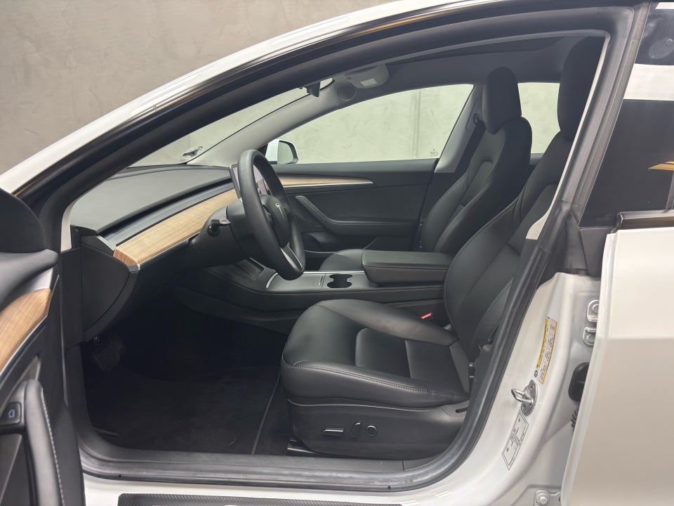 Tesla Model 3 RWD 4d