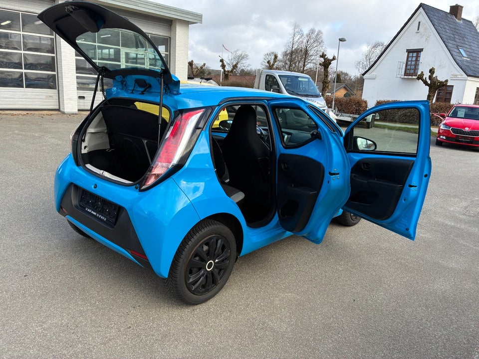 Toyota Aygo 1,0 VVT-i x-play 5d
