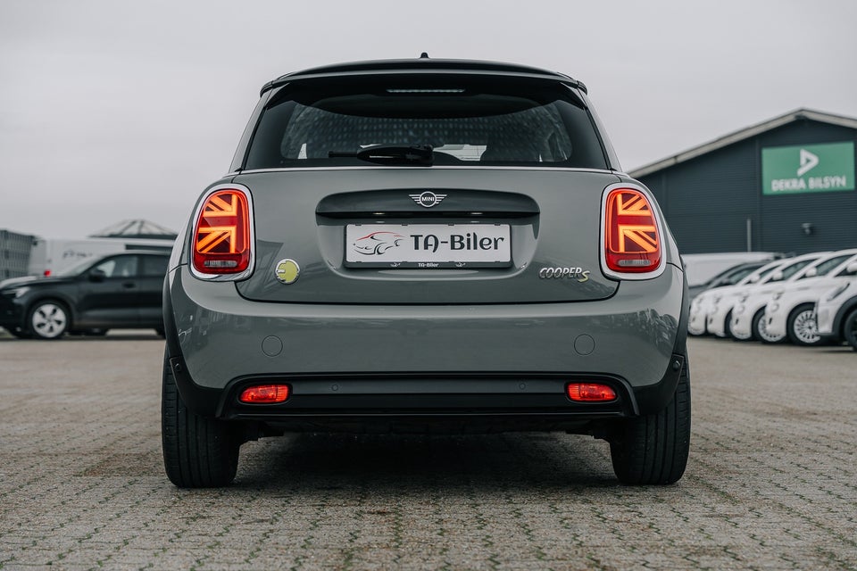 MINI Cooper SE Essential 3d