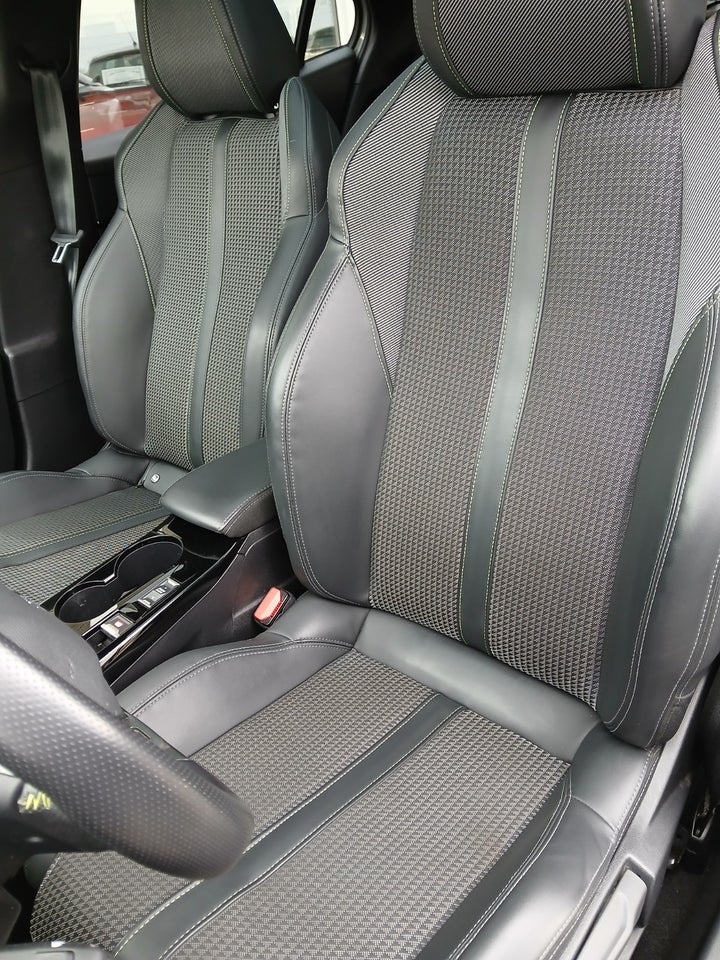 Peugeot e-2008 50 GT Sky 5d