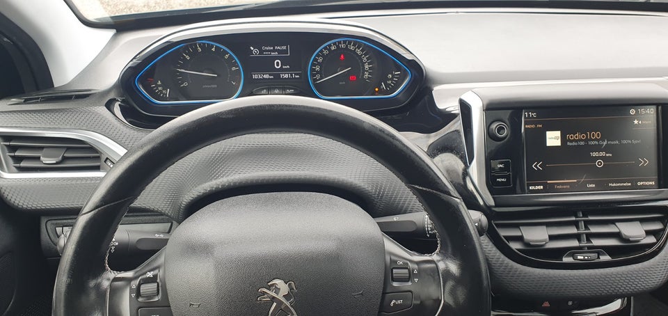 Peugeot 2008 1,2 e-THP 110 Allure Sky 5d