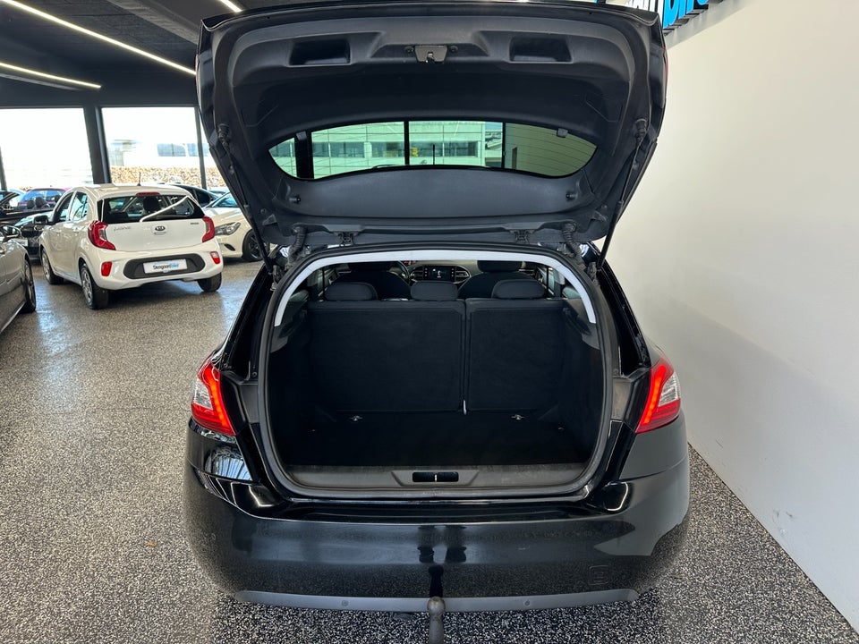 Peugeot 308 1,2 e-THP 130 Active EAT6 5d