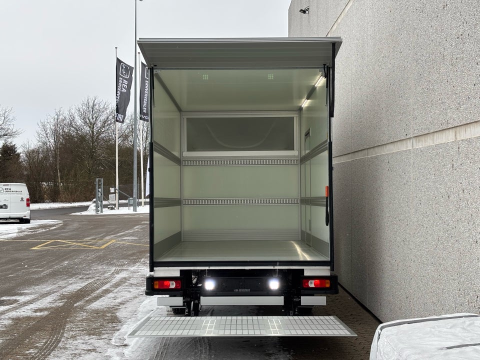 Iveco Daily 3,0 35S18 4100mm Box m/lift AG8