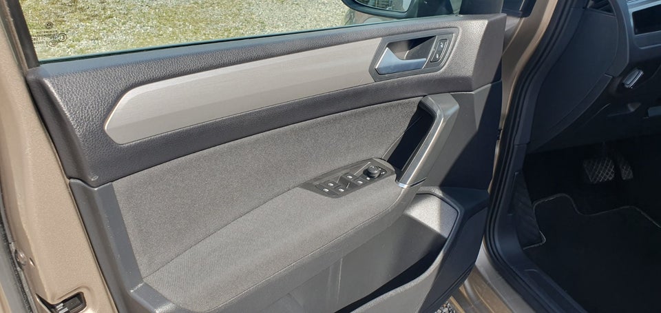 VW Touran 1,6 TDi 115 Comfortline DSG 7prs 5d