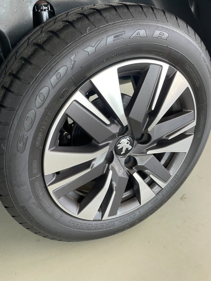 Peugeot 2008 1,2 PureTech 110 Prestige Sky 5d