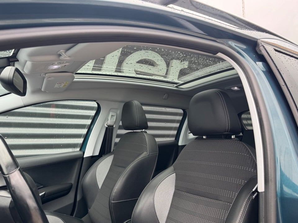 Peugeot 2008 1,6 BlueHDi 100 Allure Sky 5d
