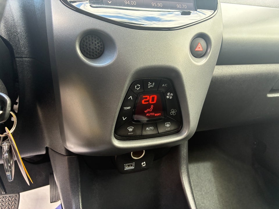Toyota Aygo 1,0 VVT-i x-press 5d