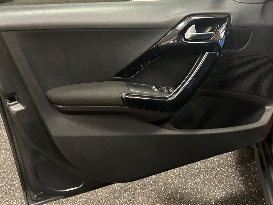 Peugeot 208 1,6 BlueHDi 100 Envy 5d