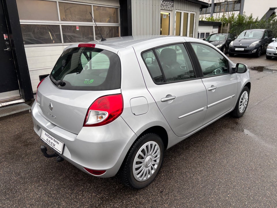 Renault Clio III 1,2 16V Authentique 5d