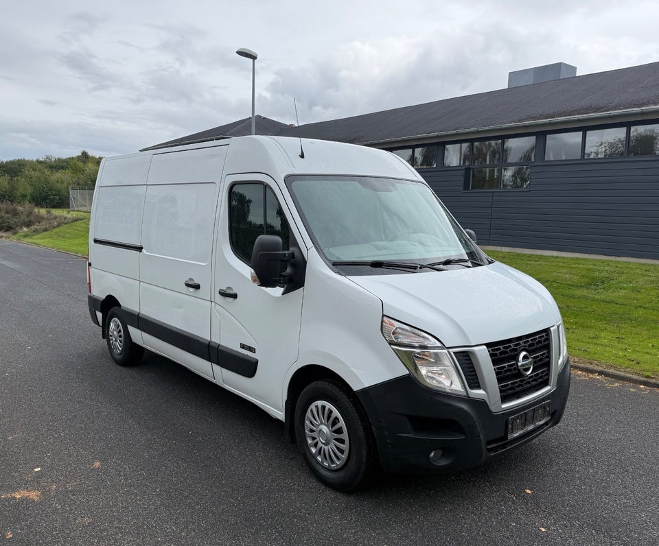 Nissan NV400 2,3 dCi 125 L2H2 Van 5d
