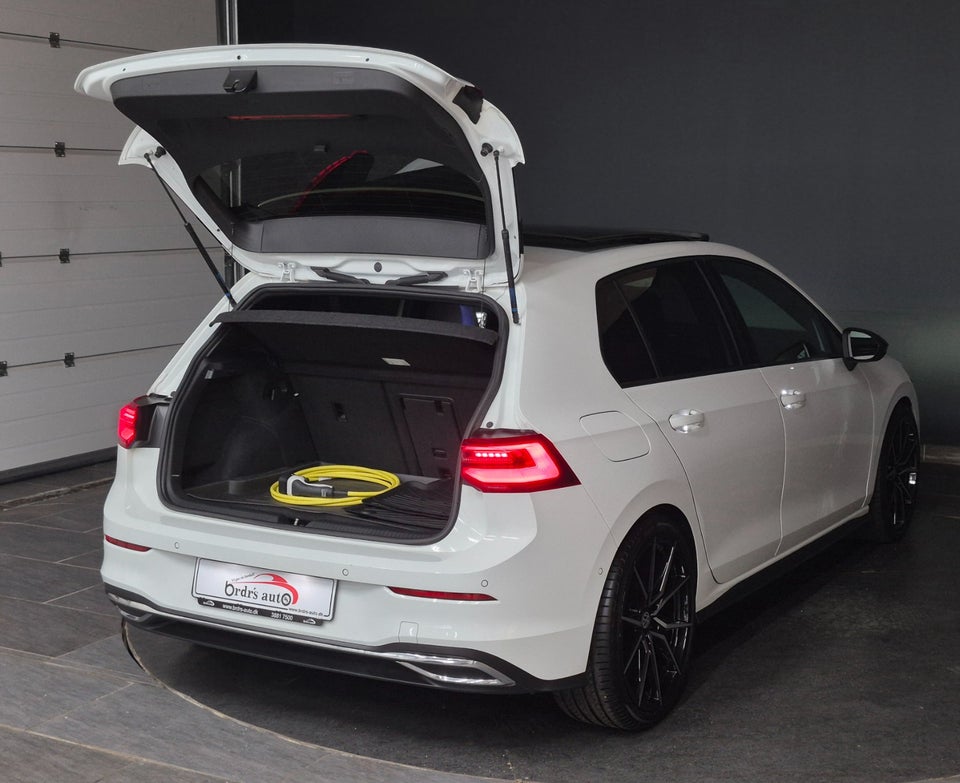 VW Golf VIII 1,4 GTE DSG 5d