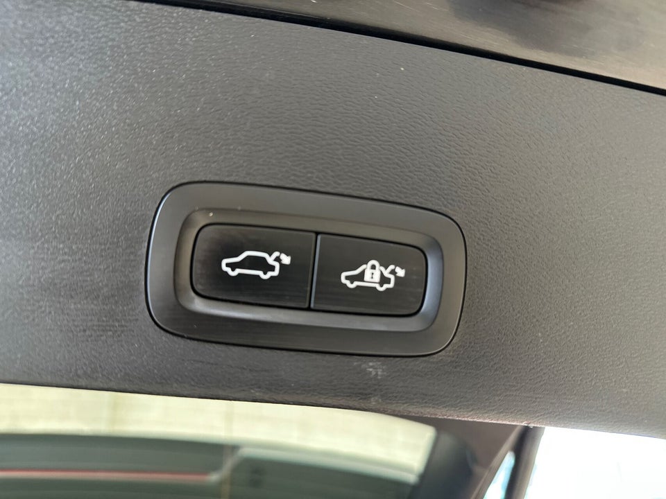 Volvo XC40 P8 ReCharge Twin R-Design 5d