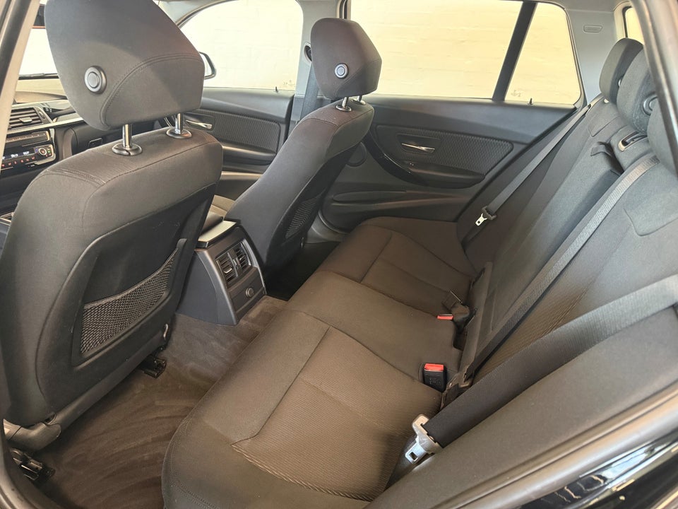 BMW 320d 2,0 Touring Advantage aut. 5d