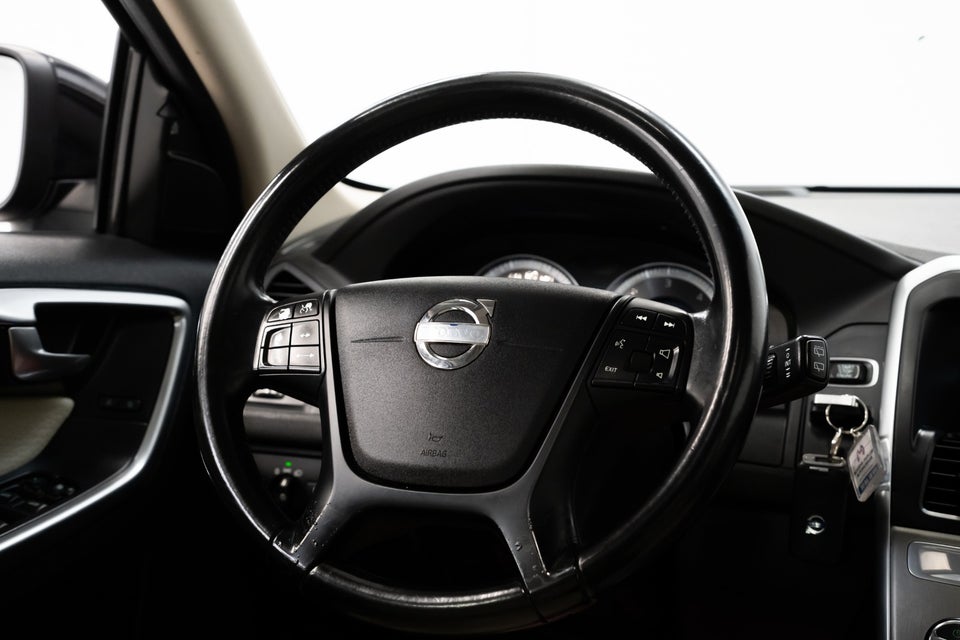 Volvo XC60 2,4 D5 215 Summum aut. AWD 5d