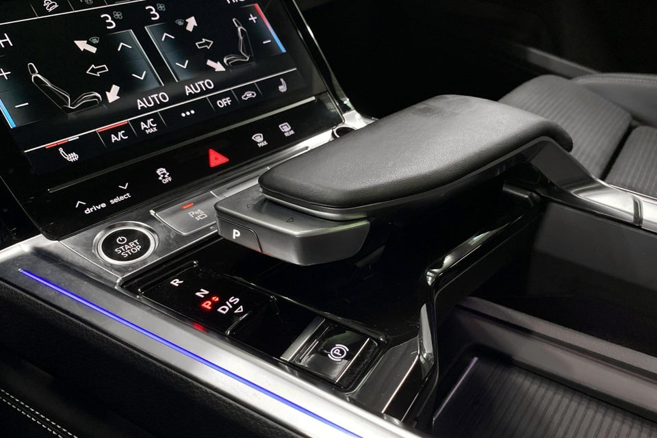 Audi Q8 e-tron 55 S-line quattro 5d