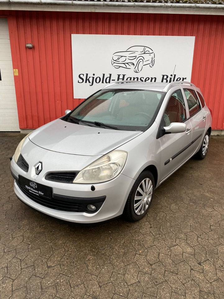 Renault Clio III 1,2 16V TCe Authentique 5d