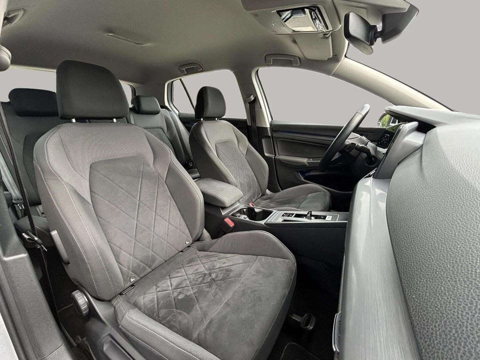 VW Golf VIII 1,4 eHybrid DSG 5d