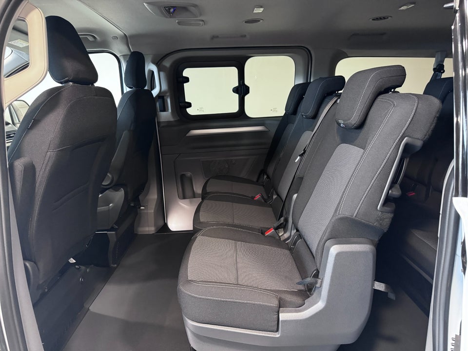 VW e-Caravelle 64 Style LWB
