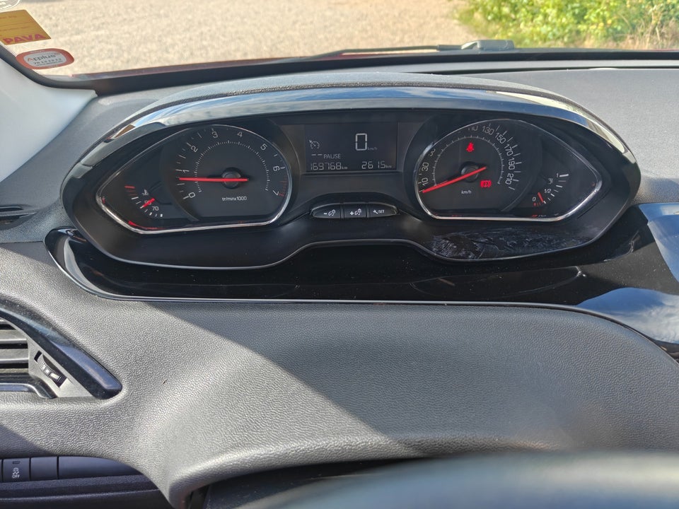 Peugeot 208 1,2 VTi Urban 5d