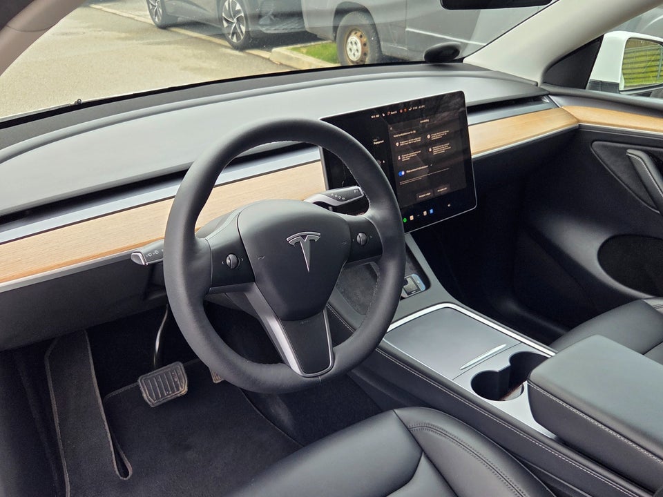 Tesla Model Y Long Range AWD 5d