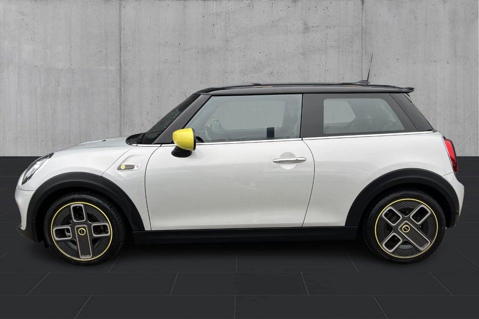 MINI Cooper SE Essential 3d