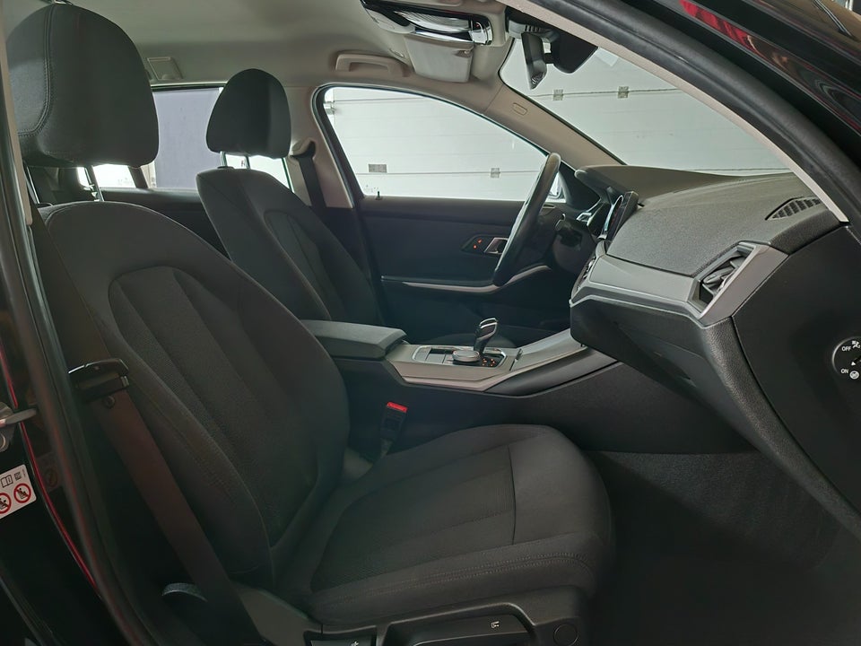 BMW 320d 2,0 Touring Connected aut. 5d