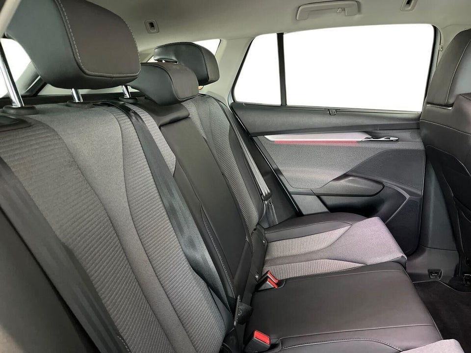 Skoda Enyaq 60 iV Loft 5d