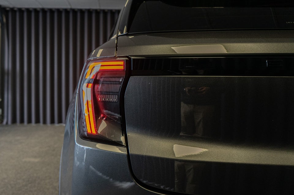 Ford Explorer 77 Premium Extended Range 5d