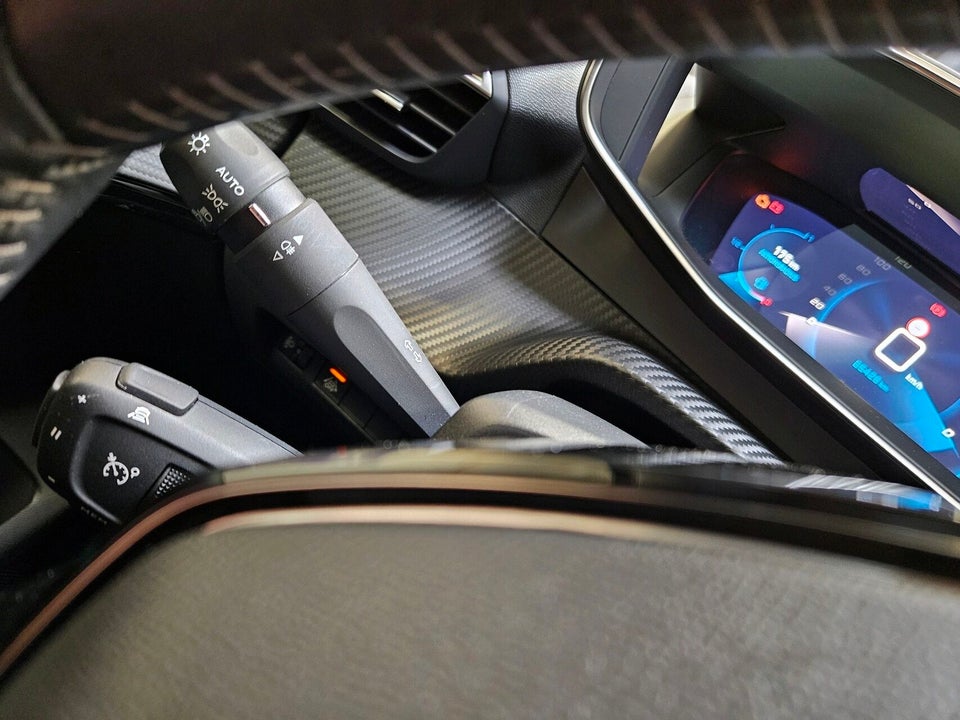 Peugeot 208 1,2 PureTech 100 Allure Sky 5d