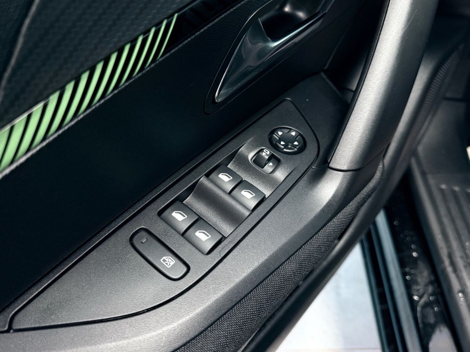 Peugeot 2008 1,2 PureTech 100 Black Limited 5d