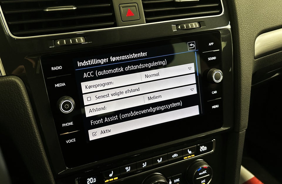 VW Golf VII 2,0 TDi 150 Comfortline Variant DSG 5d