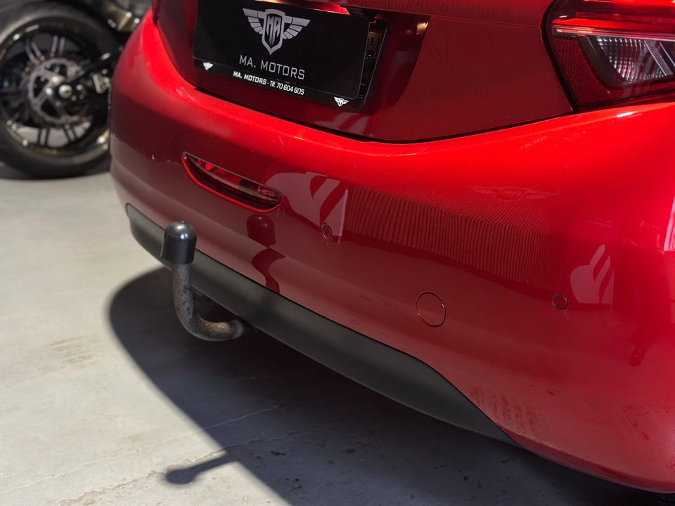 Peugeot 208 1,2 PureTech 82 Allure Sky 5d