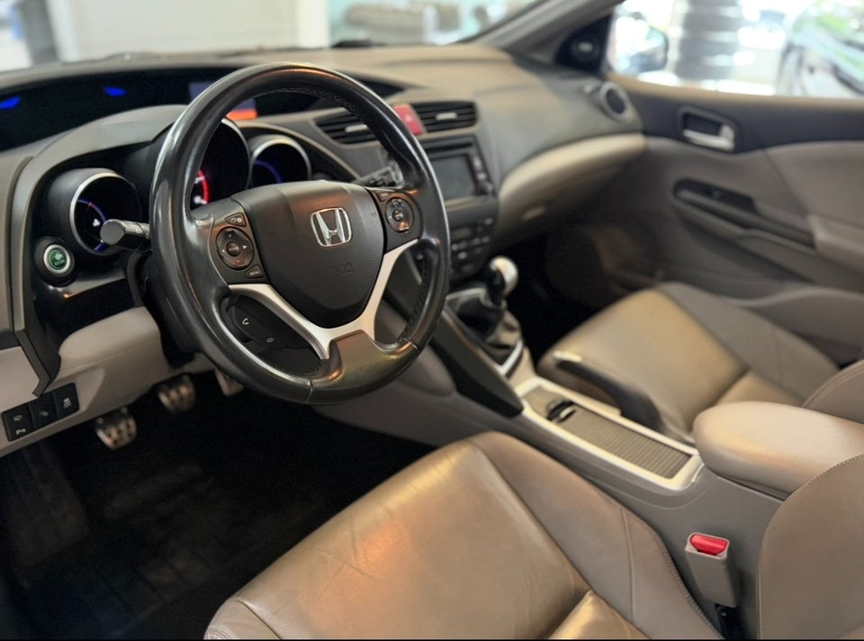 Honda Civic 2,2 i-DTEC Executive 5d