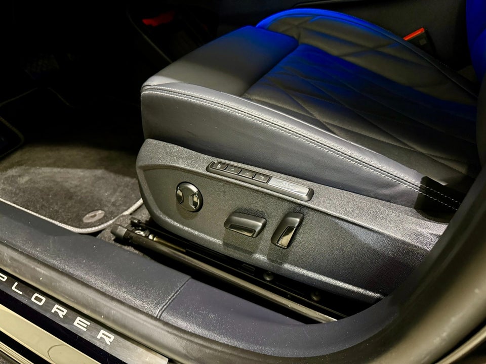 Ford Explorer 77 Premium Extended Range 5d